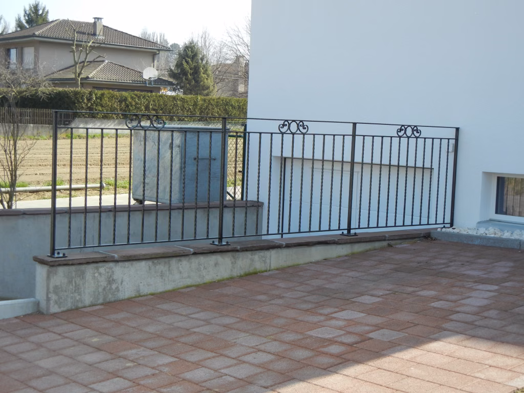 Einfaches Eisengeländer bei Garagenabfahrt – Art. Nr. 5062